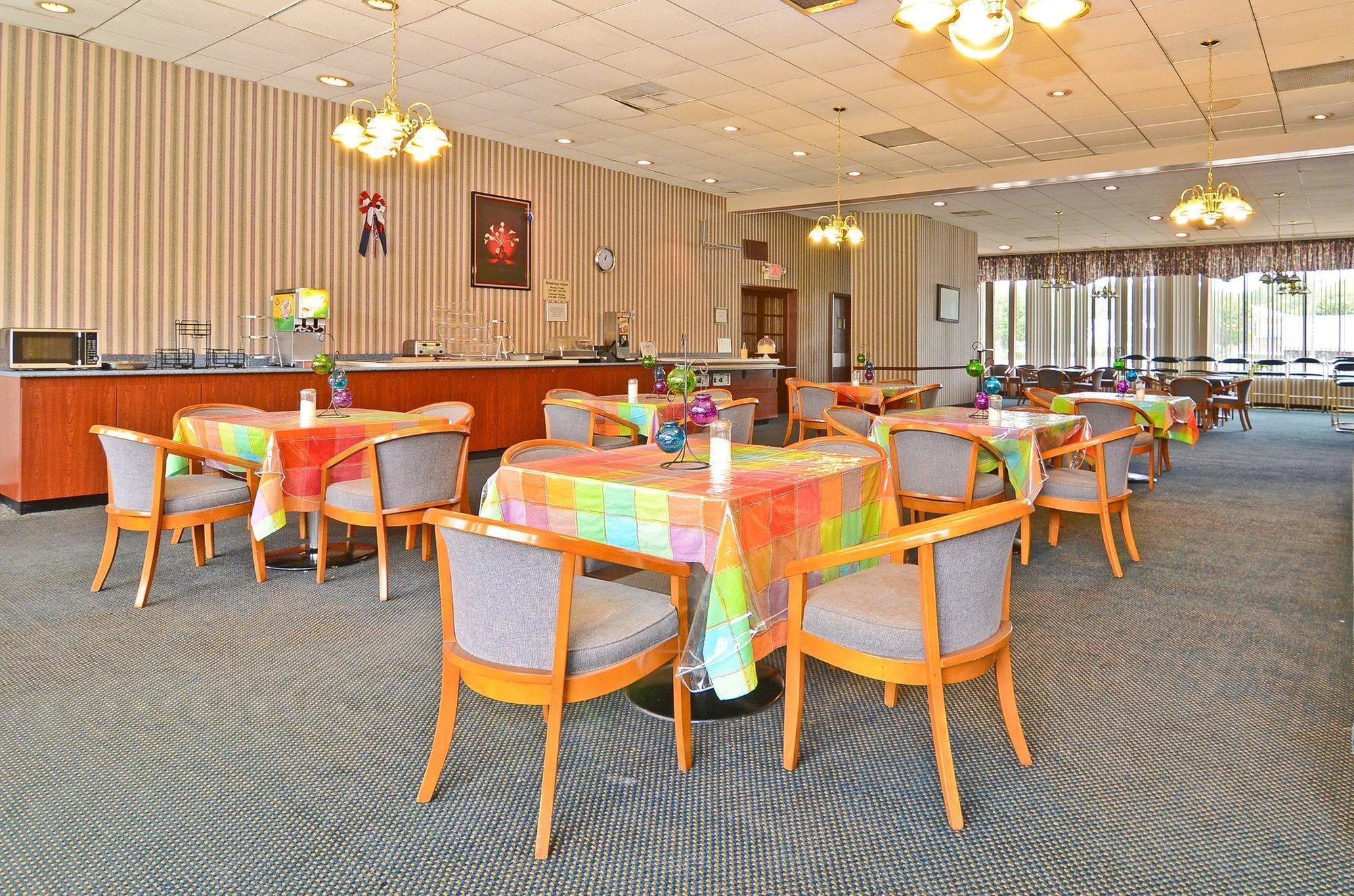 Red Carpet Inn & Suites Carneys Point/Wilmington Екстериор снимка