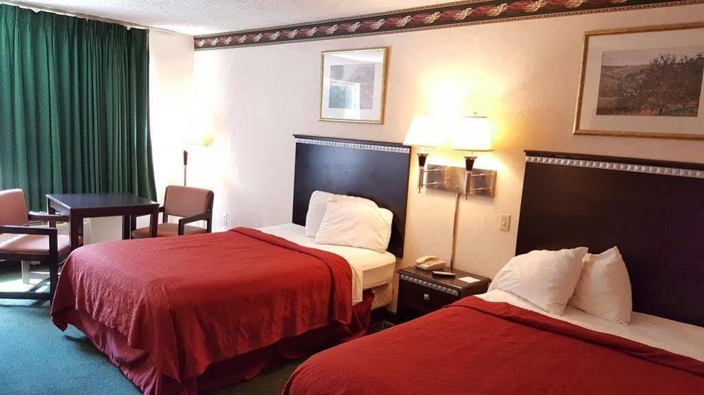 Red Carpet Inn & Suites Carneys Point/Wilmington Екстериор снимка